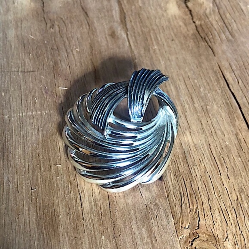 Vintage Jewelry | Silver Knot Brooch